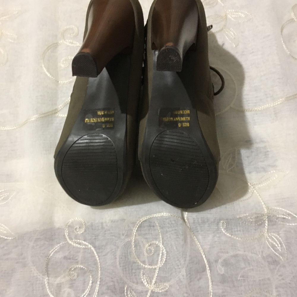 Shoe - Picture 4 of 4